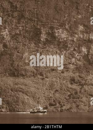 Undredal, NORWEGEN - Bootstour mit der Fähre Klipperjord I auf dem Aurlandsfjorden, einem Fjord im Vestland County. Stockfoto