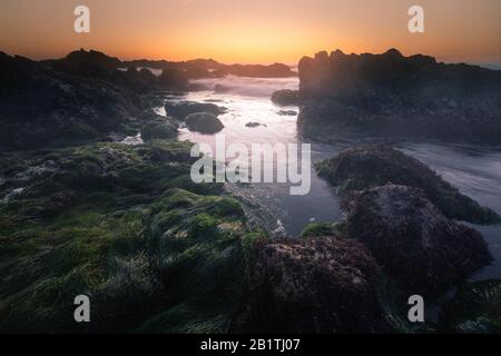 Monterey Küste bei Sonnenuntergang, Kalifornien, USA. Stockfoto