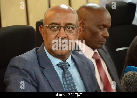 Chief administrative Secretary for Health in Kenya Rashid Aman spricht während einer Pressekonferenz in Nairobi über den Status eines Coronavirus im Land, nachdem eine China Southern Airlines am 26. Februar 2020 mit 239 Passagieren auf dem Jomo Kenyatta International Airport gelandet war. Stockfoto