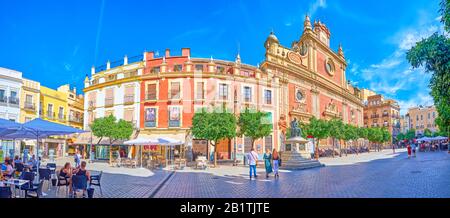 Sevilla, SPANIEN - 1. OKTOBER 2019: Die Plaza del Salvador ist der zentrale Platz der Stadt mit ihrem Wahrzeichen, der Iglesia del Salvador (Kirche von Stockfoto