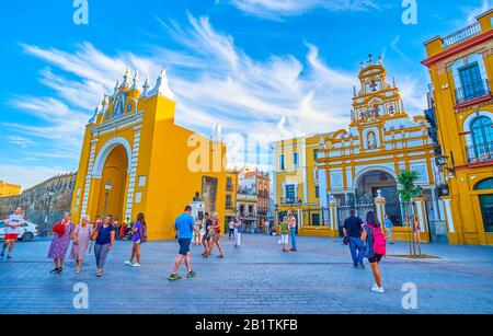 Sevilla, SPANIEN - 1. OKTOBER 2019: Das schöne Tor der Macarena (Puerta Arco) ist der Verbleib der mittelalterlichen Festung am 1. Oktober in Sevilla Stockfoto