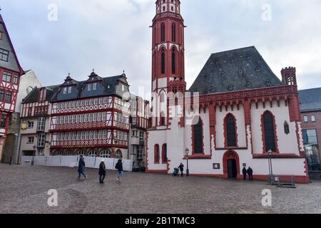 Frankfurt, 18. Januar 2020: Der Römerberg (Römberg) ist das historische Herz der mittelalterlichen Altstadt. Stockfoto