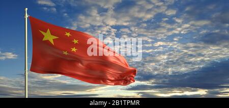 China-Schild, Symbol. Chinesische Nationalflaggen winken auf einem Pfosten, blauer Himmel mit Wolken Hintergrund. 3D-Abbildung Stockfoto