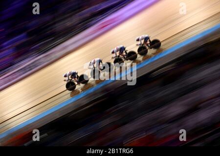 Laura Kenny, Elinor Barker, Katie Archibald und Eleanor Dickinson aus Großbritannien treten in der Ersten Runde Der Mannschaftsverfolgung Der Frauen an Tag zwei der Radweltmeisterschaften 2020 im Velodrom in Berlin an. Stockfoto