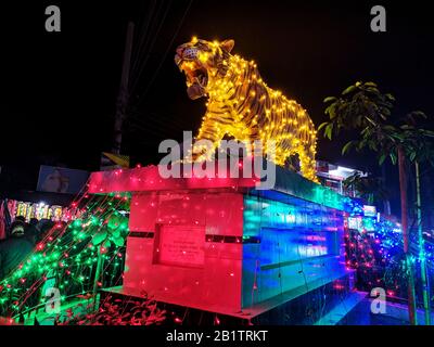 Statue des Tigers, die sich in Lalbag MOR Rangpur in bangladesch befindet. Stockfoto