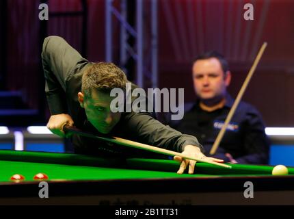 Waterfront, Southport, Merseyside, Großbritannien. Februar 2020. World Snooker Championship, Coral Players Championship; Mark Selby (eng) am Tisch während seines Spiels gegen Stephen Maguire (SCO) Credit: Action Plus Sports/Alamy Live News Stockfoto