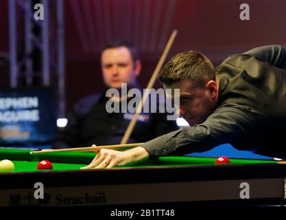 Waterfront, Southport, Merseyside, Großbritannien. Februar 2020. World Snooker Championship, Coral Players Championship; Mark Selby (eng) am Tisch während seines Spiels gegen Stephen Maguire (SCO) Credit: Action Plus Sports/Alamy Live News Stockfoto