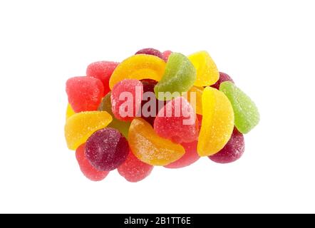 Fruchtgelees. Gelee Süßigkeiten isoliert auf weißem Hintergrund. Verschiedene Marmelade bunte Fruchtgelee Zuckerwürfel. Stockfoto