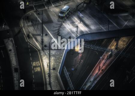 Grand Central in Birmingham, Großbritannien, das sich am Bahnhof New Street befindet, wird nachts erschossen Stockfoto