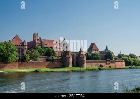 Schloss des Deutschen Orden in Malbork, Polen. Es ist die größte Burg der Welt. Burg aus Backstein. Stockfoto