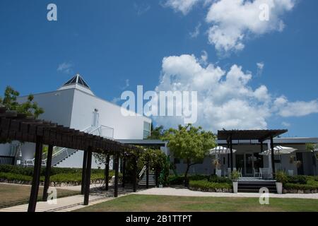 Die Nationalgalerie der Kaimaninseln bewahrt, sammelt, stellt aus und fördert ein Verständnis der Caymanischen Kunst. Der Eintritt ist frei. Stockfoto