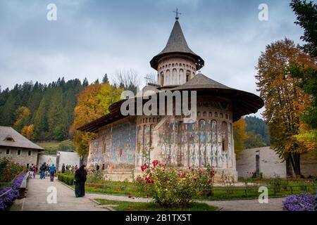 Orthodoxen Klöstern der Bucovina. Das Kloster Voronet ist ein bekanntes rumänisches Kloster in der Nähe der Stadt Gura Humorului im Landkreis Suc Stockfoto