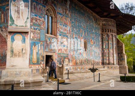 Orthodoxen Klöstern der Bucovina. Das Kloster Voronet ist ein bekanntes rumänisches Kloster in der Nähe der Stadt Gura Humorului im Landkreis Suc Stockfoto
