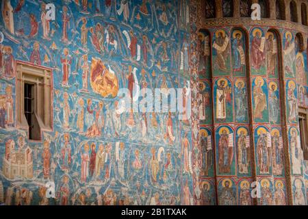 Orthodoxen Klöstern der Bucovina. Das Kloster Voronet ist ein bekanntes rumänisches Kloster in der Nähe der Stadt Gura Humorului im Landkreis Suc Stockfoto