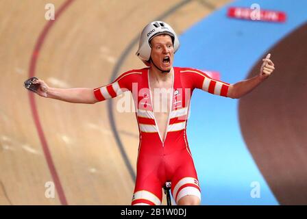 Der dänische Frederik Madsen feiert am zweiten Tag der Rennradweltmeisterschaften 2020 im Velodrom, Berlin, Gold in der Mannschaftsverfolgung Der Männer. Stockfoto