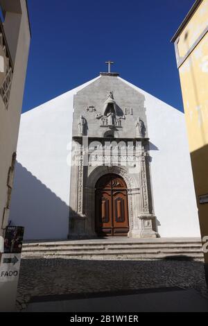 Fassade Der Igreja da Misericórdia Kirche Am Largo da Misericordia In Tavira An der Algarve Portugal Stockfoto