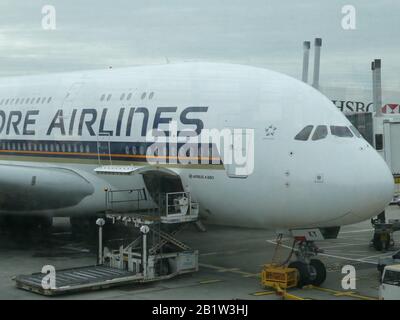 Singapore Airlines A380-Flugzeug am Flughafen London-Heathrow angedockt Stockfoto