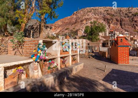 Friedhof, Purmamarca, Quebrada de Humahuaca, UNESCO-Weltkulturerbe, Provinz Jujuy, NW Argentinien, Lateinamerika Stockfoto