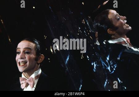 Joel Gray, "Cabaret" (1972) Allied Artists Cinema Publishers Collection File Reference # 33962-255THA Stockfoto