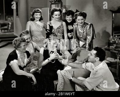 Norma Shearer, Joan Fontaine, Rosalind Russell, Paulette Goddard, Mary Boland, Regisseur George Cukor, 'The Women' (1939) MGM / Aktenzeichen # 33962-290THA Stockfoto