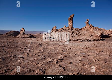 Las Tres Marias (The Three Marys), von Wind geformte Felsformationen, Valle de la Luna (Tal des Mondes), Atacama-Wüste, Antofagasta, Chile. Stockfoto