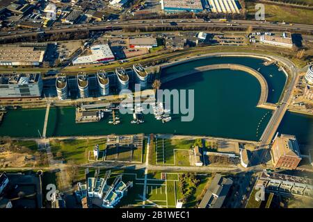 Luftbild, Die Kurve, Innenhafen Duisburg, Marina Duisburg, Erinnerungsgarten, Bürokomplex Fünf Boote, Duisburg, Ruhrgebiet, Nord-Rhein-We Stockfoto