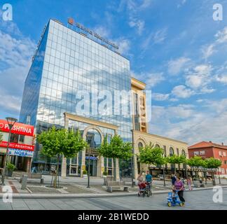 Gebäude im Stadtzentrum von Pristina Stockfoto