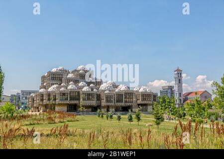 Nationalbibliothek in Pristina Stockfoto