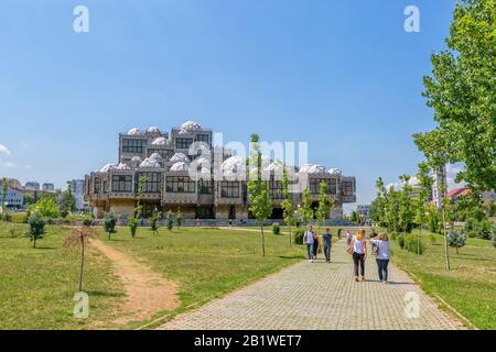 Nationalbibliothek in Pristina Stockfoto