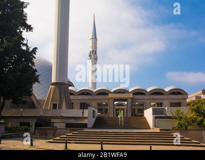 Sakirin-Moschee in Uskudar, Istanbul, Türkei. Die erste Moschee, die von einer Frau entworfen wurde, und die kohlenstoffneutrale Moschee in der Türkei Stockfoto