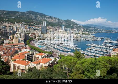 Fürstbistum Monaco - 31.08.2018: Panorama-Übersicht über Port Hercule und Monte-Carlo Stockfoto