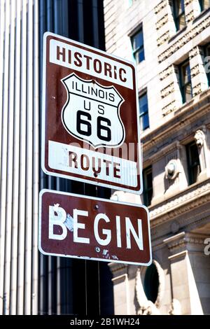 Fahren Sie am Anfang der Route 66 in Chicago, Illinois, USA Stockfoto