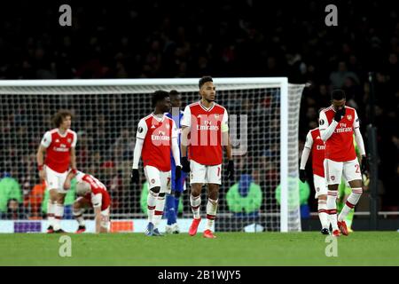 Emirates Stadium, London, Großbritannien. Februar 2020. UEFA Europa League, Arsenal gegen Olympiacos; Niedergeschlagene Arsenal-Spieler bereiten sich auf zusätzliche Zeit vor Credit: Action Plus Sports/Alamy Live News Stockfoto