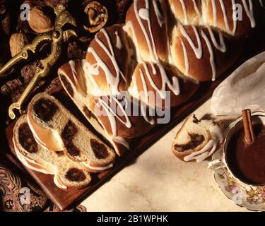 Geflochtenes Nussbrot Stockfoto