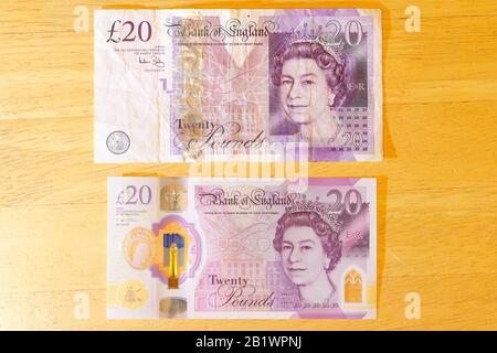Eine alte Note von 20 £und das neue Polymer £20, die am 20. Februar 2020 in Großbritannien veröffentlicht wurde Stockfoto