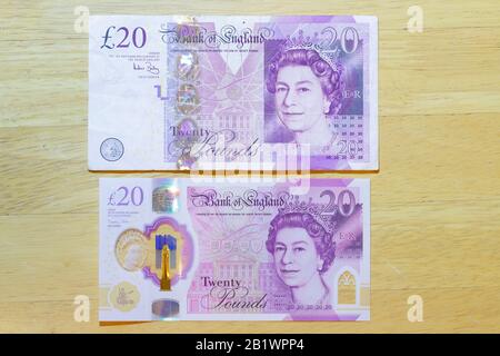 Eine alte Note von 20 £und das neue Polymer £20, die am 20. Februar 2020 in Großbritannien veröffentlicht wurde Stockfoto