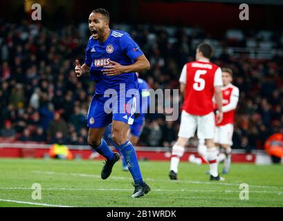 London, Großbritannien. Februar 2020. London, Großbritannien, 27. FEBRUAR Youssef El-Arabi von Olympiacos feiert am 27. Februar 2020 den Torwartgewinn während der Europa-League-Runde von 32. Etappe zwischen Arsenal und Olympiakos im Emirates-Stadion, London, England. Credit: Action Foto Sport/Alamy Live News Stockfoto