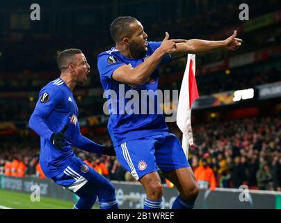 London, Großbritannien. Februar 2020. London, Großbritannien, 27. FEBRUAR Youssef El-Arabi von Olympiacos feiert am 27. Februar 2020 den Torwartgewinn während der Europa-League-Runde von 32. Etappe zwischen Arsenal und Olympiakos im Emirates-Stadion, London, England. Credit: Action Foto Sport/Alamy Live News Stockfoto