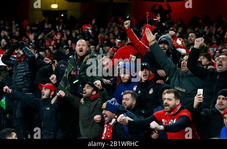 London, Großbritannien. Februar 2020. London, Großbritannien, 27. FEBRUAR Olympiakos-Fans während der Europa League Runde der 32. Etappe zwischen Arsenal und Olympiakos im Emirates-Stadion, London, England am 27. Februar 2020. Credit: Action Foto Sport/Alamy Live News Stockfoto