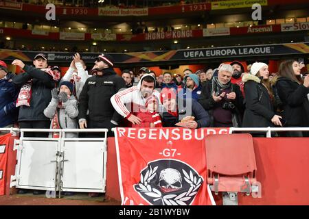 London, ENGLAND - 27. FEBRUAR Olympiacos-Fans während des UEFA Europa League-Spiels zwischen Arsenal und Olympiacos F.C. im Emirates-Stadion, London am Donnerstag, 27. Februar 2020. (Credit: Ivan Yordanov   MI News)nur redaktionelle Verwendung Credit: MI News & Sport /Alamy Live News Stockfoto