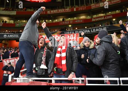 London, ENGLAND - 27. FEBRUAR Olympiacos-Fans während des UEFA Europa League-Spiels zwischen Arsenal und Olympiacos F.C. im Emirates-Stadion, London am Donnerstag, 27. Februar 2020. (Credit: Ivan Yordanov   MI News)nur redaktionelle Verwendung Credit: MI News & Sport /Alamy Live News Stockfoto