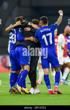 Amsterdam, Niederlande. Februar 2020. Getafe-Spieler feiern während der Europa-League-Runde mit 32 Spielen zwischen AFC Ajax und Getafe C.F. in der Johan Cruijff Arena in Amsterdam am 27. Februar 2020 (Foto von Andrew SURMA/ Credit: SIPA USA/Alamy Live News Stockfoto