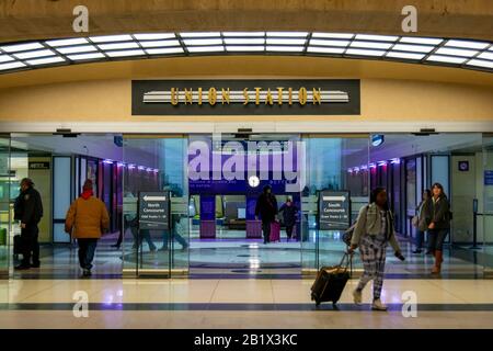 Chicago, Illinois, Vereinigte Staaten - 9. Februar 2020: Innenstation der Union Station in West Loop of Chicago, Illinois. Stockfoto