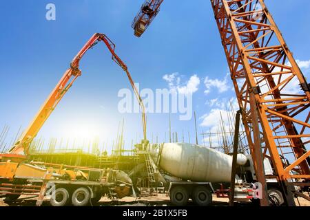 Baustelle unter dem blauen Himmel weiße Wolken Stockfoto