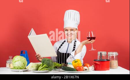 Kulinarische Anleitung im Internet. Restaurant-Menü-Design. Meisterklasse für kulinarische Kunst. Gourmetküche vom Koch. Kochkonzept für zu Hause. Stockfoto