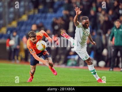 27. Februar 2020: Jovane Cabral von Sporting CP und JÃºnior Caiçara von Istanbul Basaksehir FK herausfordernd für den Ball während Istanbul BaÅŸakÅŸehir und Sporting CP im BaÅŸakÅŸehir Fatih Terim Stadium, Istanbul, Türkei. Kim Price/CSM Stockfoto