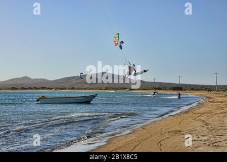 Kitesurfen in Cabo de la Vela, Guajira, Kolumbien Stockfoto