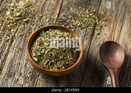 Trockengrün Biobauquet Garni Kräuter in einer Schüssel Stockfoto