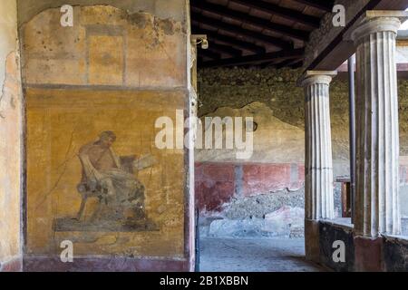 Italien, POMPEI - ÜLG 19, 2019: Alte römische Stadt, die durch den Ausbruch des Vesuvs im Jahr 79 zerstört wurde. Pompeji gehört zum UNESCO-Weltkulturerbe. Stockfoto