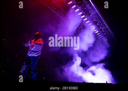 Washington, USA. Februar 2020. Post Malone, ein grammy-nominierter Rapper, Sänger und Songwriter, tritt während eines Runaway Tour-Konzerts in der Capital One Arena in Washington, DC am 27. Februar 2019 auf. (Graeme Sloan/Sipa USA) Credit: SIPA USA/Alamy Live News Stockfoto